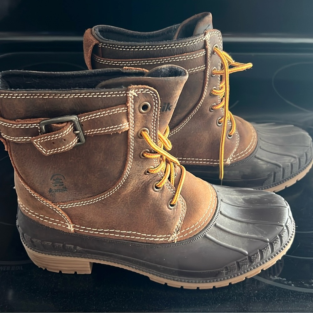 Kamik Evelyn size 10 Winter Boots in Dark Brown Like New